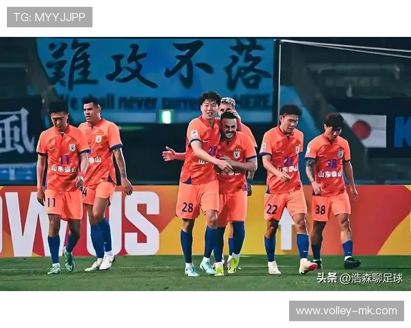 中超泰山队勇夺双冠，荣耀加冕彰显王者风范