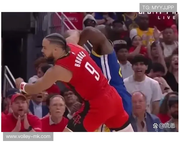 格林火箭般扣篮震撼全场,引爆观众激情 格林火箭般扣篮震撼全场,引爆观众激情